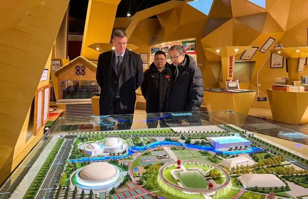 国际柔道联合会副主席卡洛斯·艾力克莅临乐鱼体育leyu体育参观交流